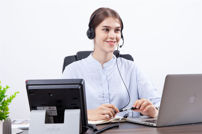 WHY DO MOST PEOPLE STILL USE WIRED HEADPHONES ?