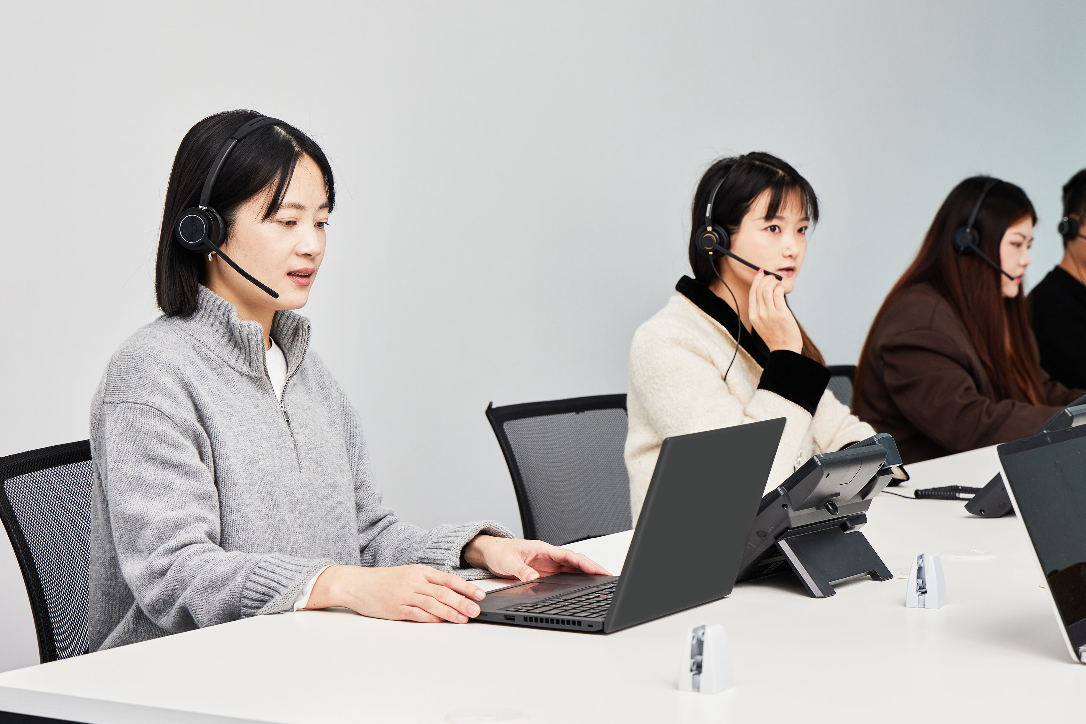 WHAT SHOULD YOU PAY ATTENTION TO WHEN USING A CALL CENTER HEADSET?