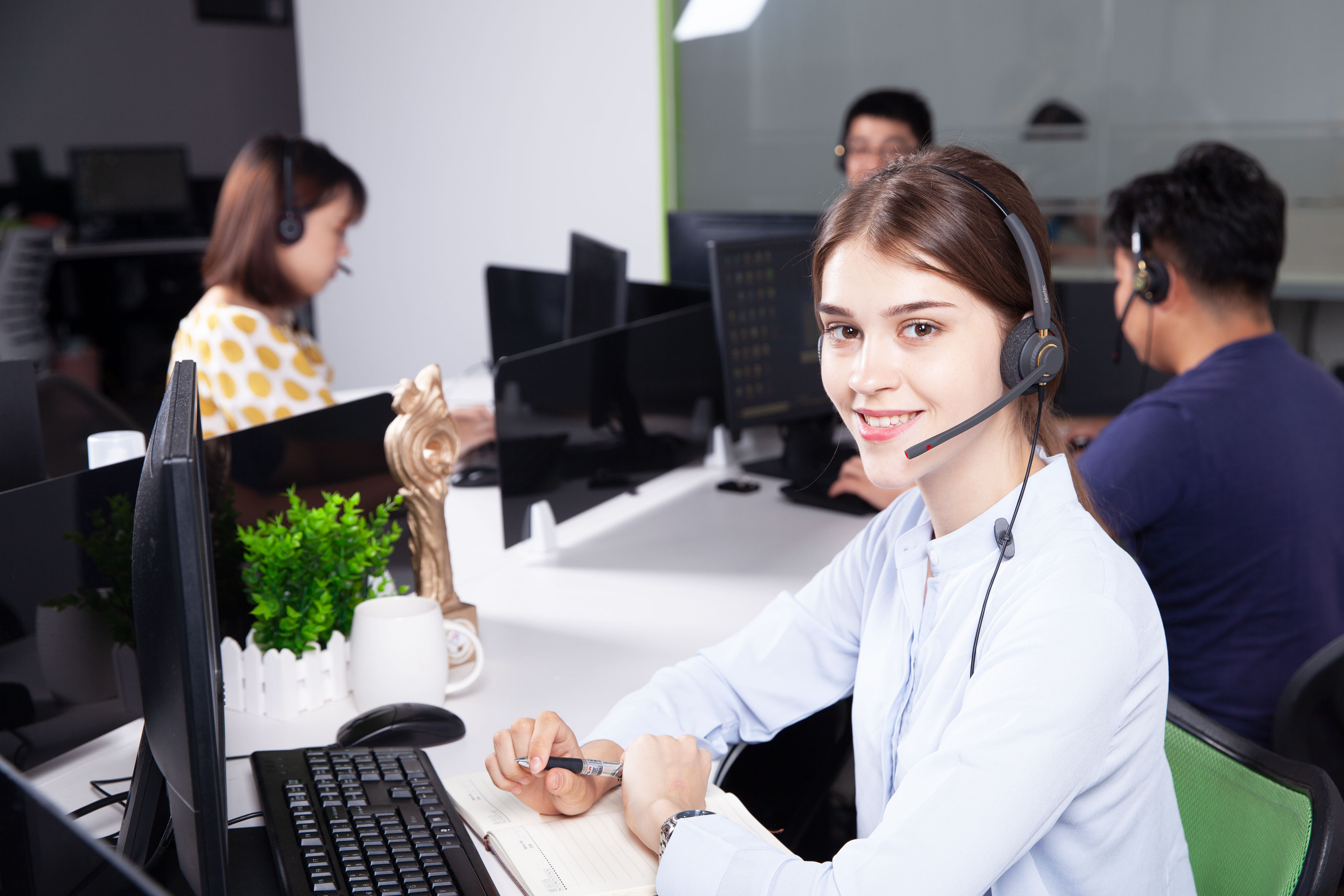 WHAT IS THE DIFFERENCE BETWEEN A VOIP HEADSET AND A HEADSET?