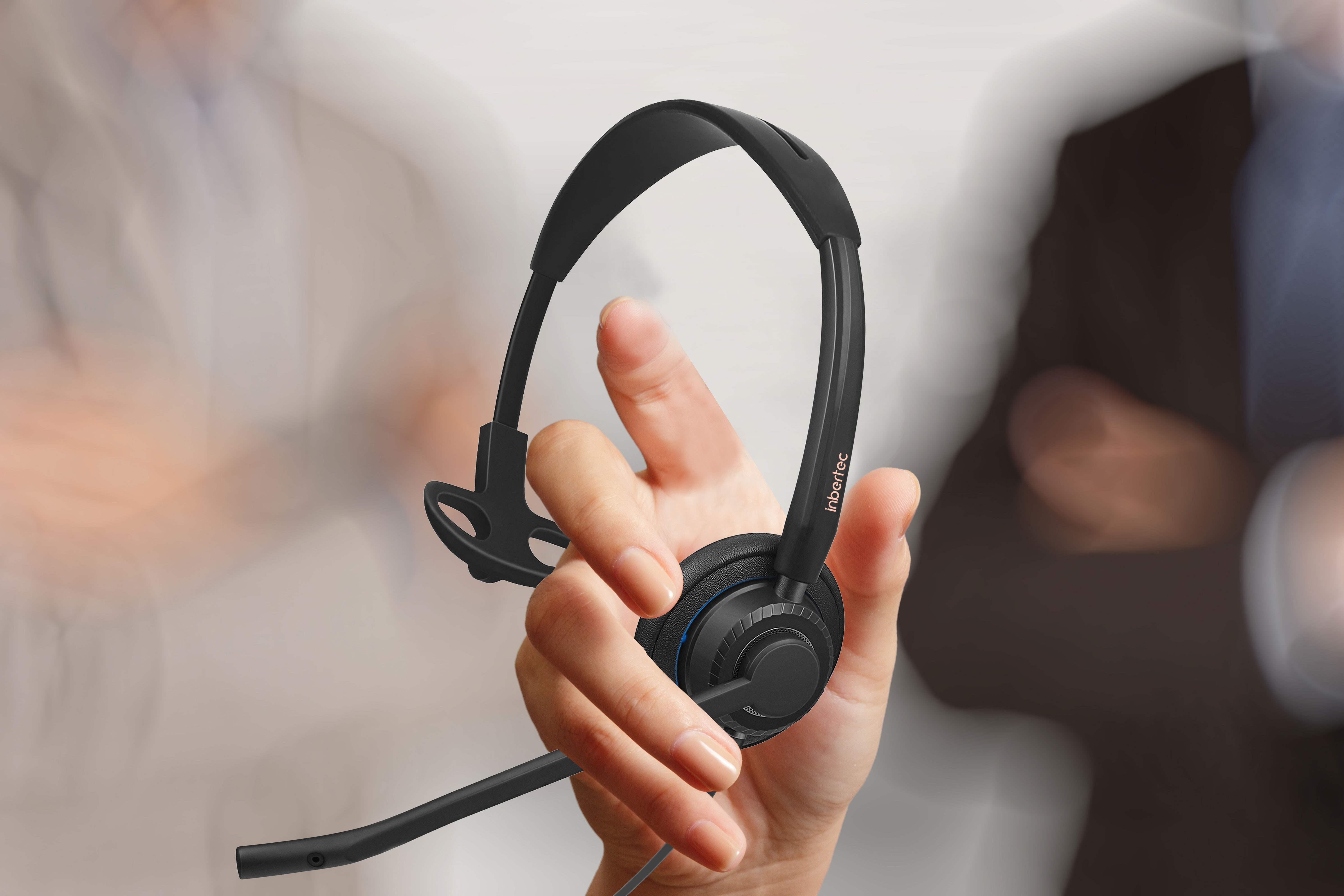 THE DIFFERENCE BETWEEN A CONSUMER AND PROFESSIONAL HEADSET