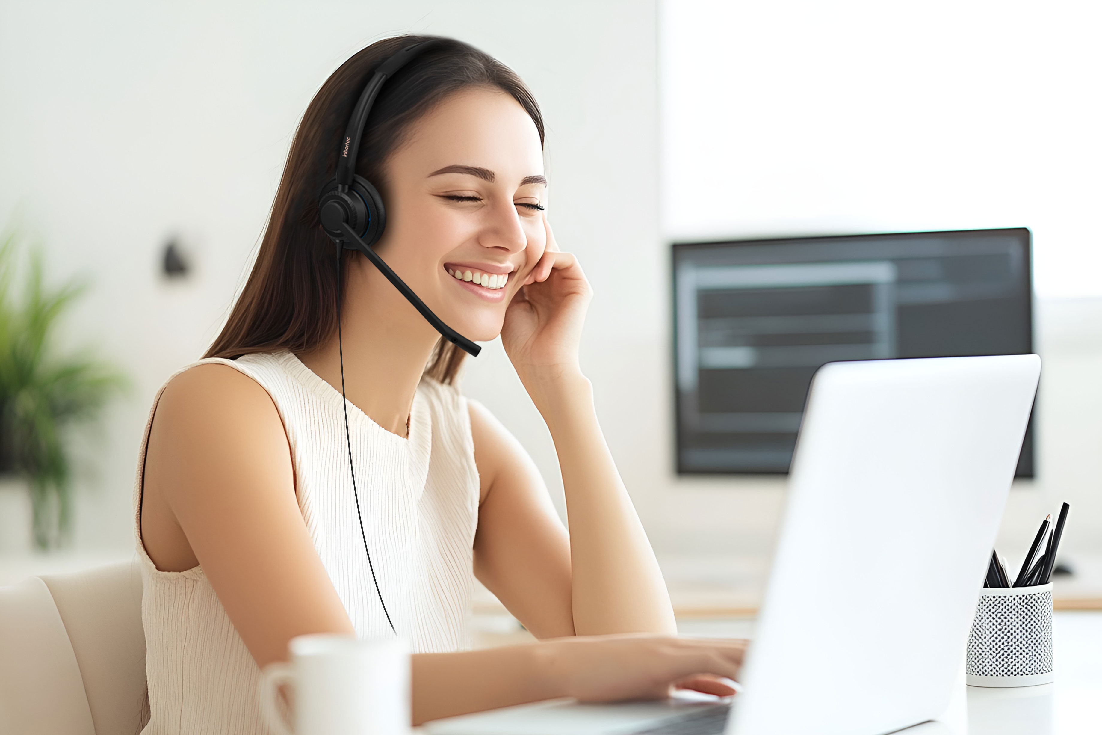 THE UNDENIABLE ADVANTAGES OF USING HEADSETS FOR CALL CENTER AND OFFICE